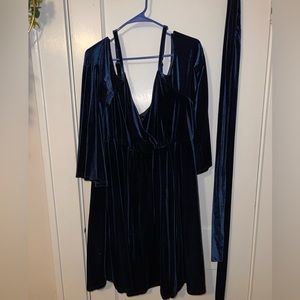 Deep blue velvet off shoulder long bell sleeve dress with spaghetti straps